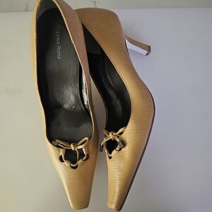 Linea Roma Women's Tan Heels with Bow Accent